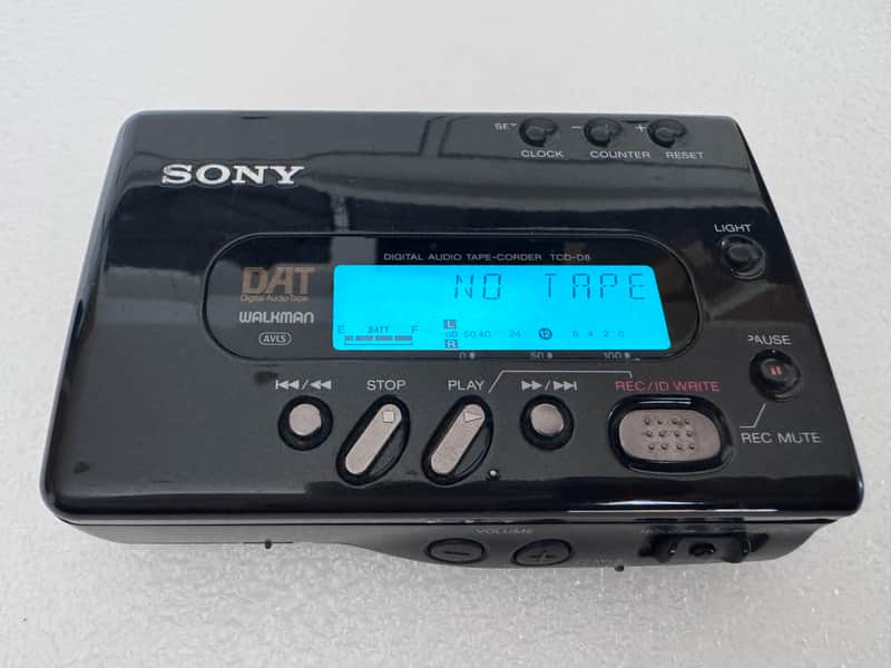Sony TCD-D8 DAT Walkman 2000 - Excellent image 1