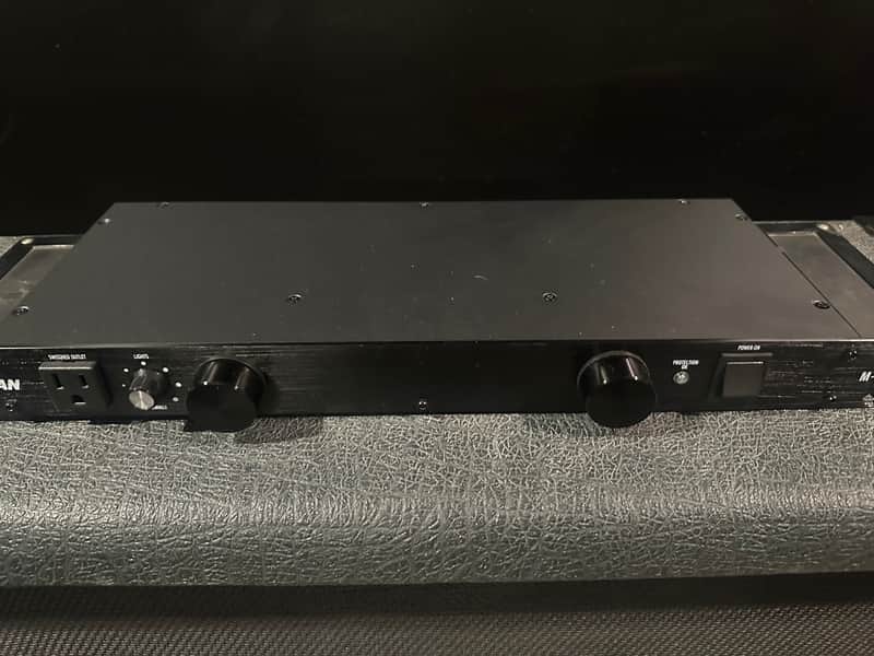 Furman M-8Lx Power Conditioner with Lights