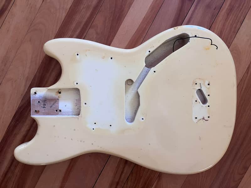 Fender Musicmaster bass 1976 white body original image 1