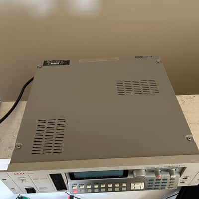 Akai S3200XL MIDI Stereo Digital Sampler image 3