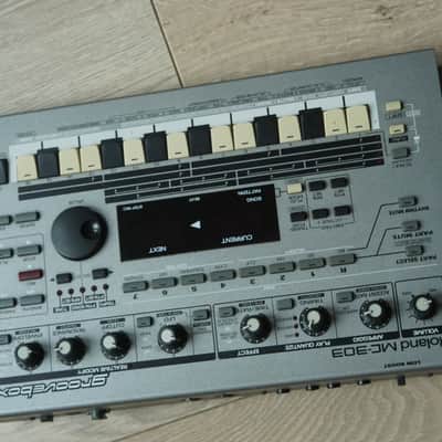 Roland MC-303 Groovebox 1990 - 1998 - Silver