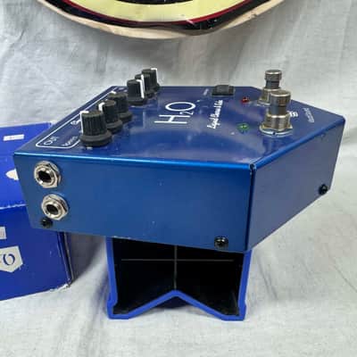 Visual Sound H2O v1 Liquid Chorus & Echo Delay Pedal with Box image 6