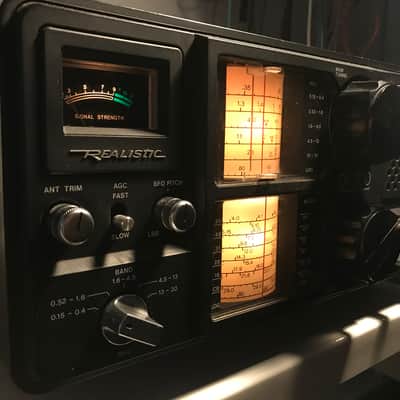Vintage Shortwave Radio Receiver Realistic DX-200 year 1981 image 2