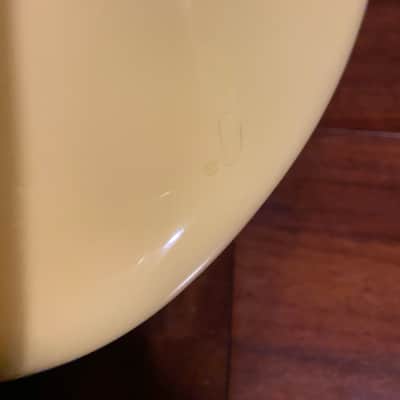 Fender Butter Cream Yellow Player Strat Stratocaster Alder Body 2 Point Bridge image 5
