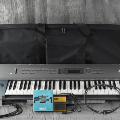 KORG N364 Music Workstation Synthesizer in Good Condition