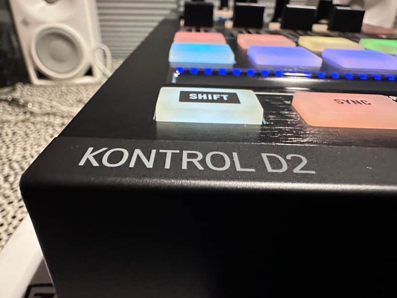 Native Instruments Traktor Kontrol D2 2010s - Black image 1