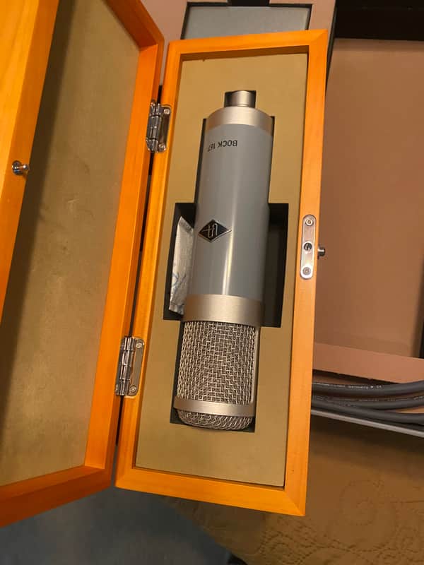 Universal Audio Bock 167 Large Diaphragm Multipattern Tube Condenser Microphone