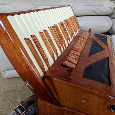 Victoria Poeta Double Chamber Accordion image 8