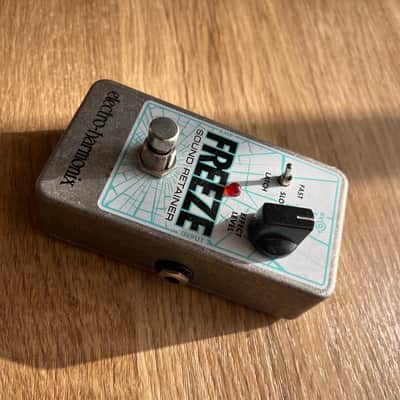Electro-Harmonix Freeze Nano Sound Retainer Sustain Pedal 2010 - Present - Blue / Gray image 4