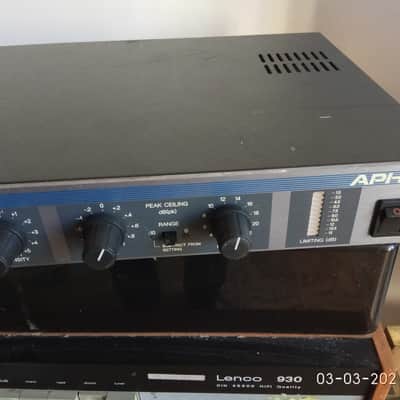 Aphex Dominator  II 720 Stereo Dominator II  Multiband Compressor 1990 Grey image 4