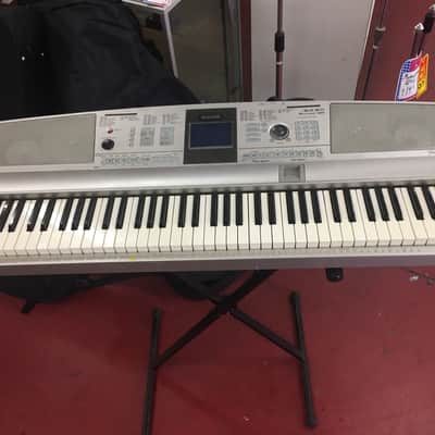 Yamaha DGX 305 Digital Grand 2000's Silver | Reverb Canada