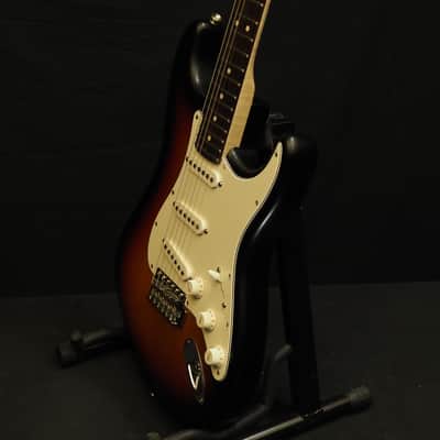 Fender Stratocaster Highway 1 2009 - Sunburst image 3