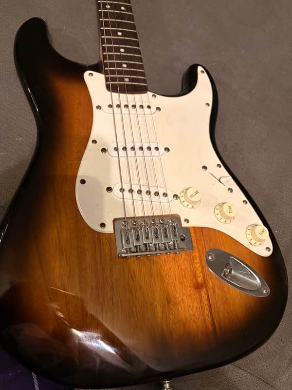 Fender Squier strat Early 2000s - Sunburst image 1