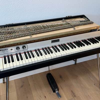 Pristine 1979 Fender Rhodes Mark I Stage 73-Key Electric Piano Black Rounded Top, Complete Stage Package it has been Tuned, Serviced, and Upgraded image 6
