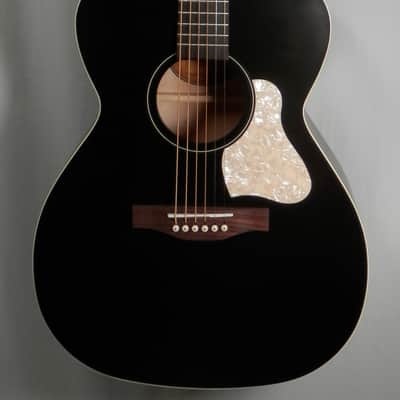 Art & Lutherie Legacy Faded Black Concert Hall Acoustic Guitar Solid Cedar Top (Model # 045563) image 2