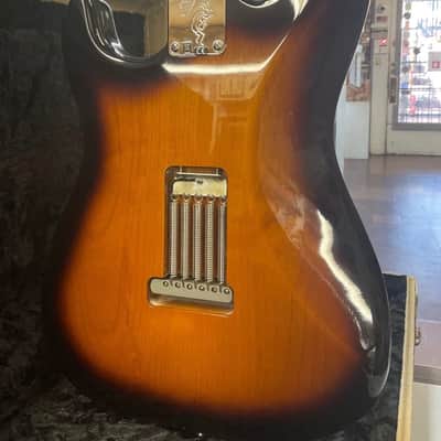 Fender Eric Johnson Stratocaster with Maple Fretboard 2005 - Present - 2-Color Sunburst image 4
