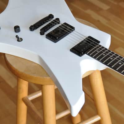 ESP LTD Snakebyte SW Snow White / James Hetfield (Metallica) Signature / Made in Korea / Explorer Type / W26030094 image 5