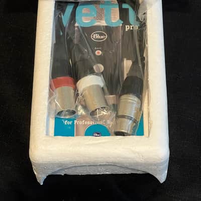 Blue Yeti Pro USB & XLR Studio Condenser Microphone w/ Original Box - Mint image 7
