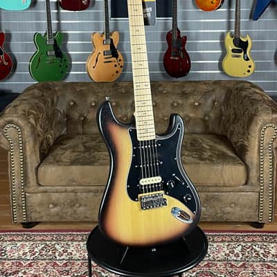 PJD Woodford Standard Plus HSS / Tremolo - 3-Tone-Sunburst + Made in England + NEW + 2,898 kg ! image 2
