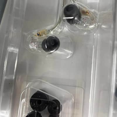Shure SE215 Single Driver In-Ear Monitors, Clear image 3