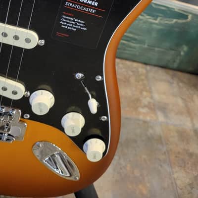 Fender Limited-Edition American Performer Stratocaster Spruce Satin Honey Burst w Deluxe Gig Bag image 7