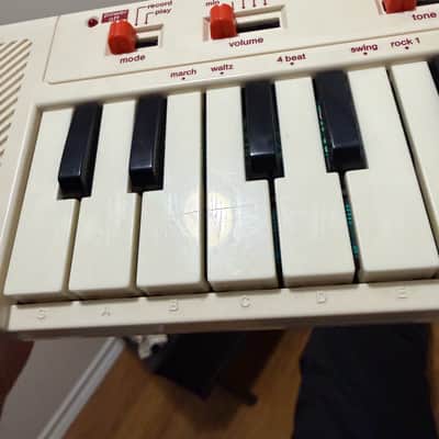 Casio PT-10 29-Key Mini Synthesizer 1980s - White image 3