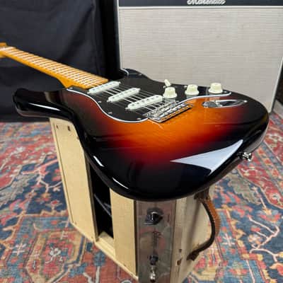 Fender USA Professional Classic Stratocaster 3 Tone Sunburst - 2025 image 16