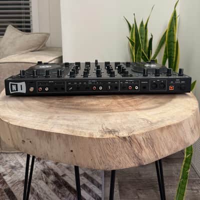 Native Instruments Traktor Kontrol S4 2010s - Black image 3