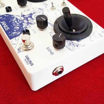 Walrus Audio Janus Tremolo / Fuzz 2012 - Present - White image 8