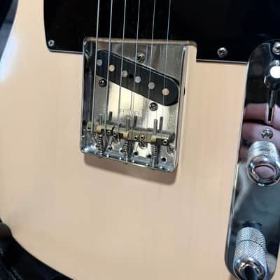 Fender Highway One Telecaster with Maple Fretboard 2006 - 2009 - Honey Blonde Transparent image 6