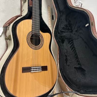 Alvarez Yairi Masterworks Series CYM75ce Cutaway Nylon String Classical Acoustic Guitar with Electronics - Natural image 2