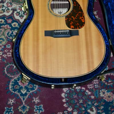 Larrivee L-09 2011 Acoustic / Electric w/Hardcase image 2