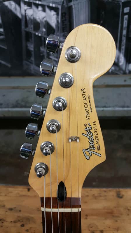 Fender Mexican Standard Stratocaster 