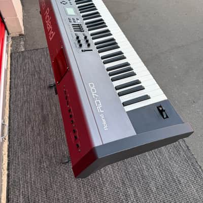Roland RD-700 88-Key Weighted Stage Piano Keyboard - Main Outputs Tested image 9