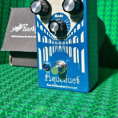 EarthQuaker Devices Aqueduct Vibrato 2018 - Present - Blue Sparkle / White Print image 7