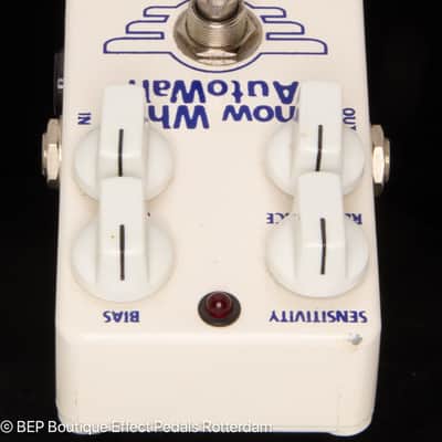 Mad Professor Snow White Auto Wah Handwired 2010s - White image 7