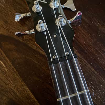 Rogue Violin Beatle Bass 2000 - Sunburst image 3