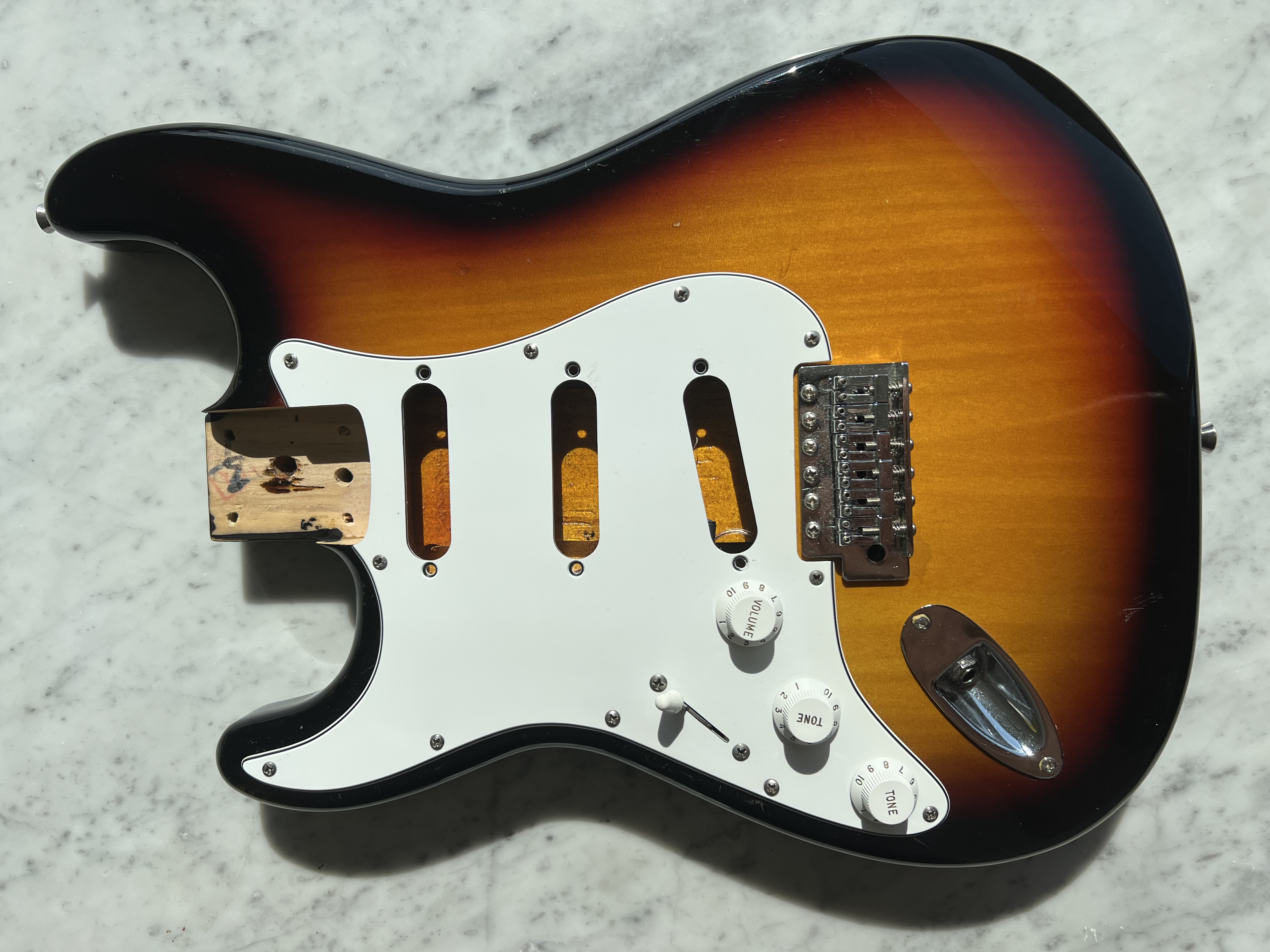 Unknown Brand Fender (?) Stratocaster Style Left Handed Body Pickguard Lefty 2000’s - Sunburst