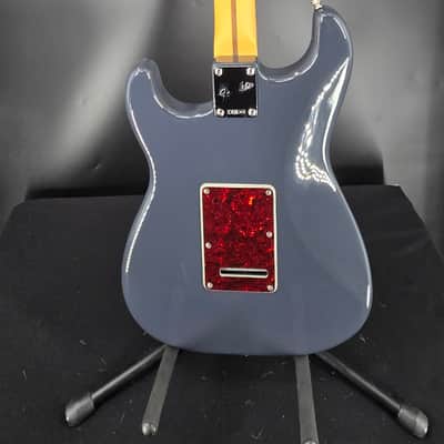 Fender 0114940322 American Professional Classic Stratocaster®, Rosewood Fingerboard, Faded Black image 7