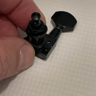 2010's Kramer Classic Series GOTOH Style 6 In Line RH Black Tuners Tuning Pegs image 8