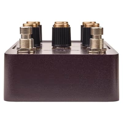 Mint Universal Audio Lion '68 Super Lead Amp Pedal Bundle with 2x Right Angle Patch Cables, 9V Power Adapter, 12 Guitar Picks & Polishing Cloth â€“ Authentic Tube Amp Tones, Versatile Gain Control image 5