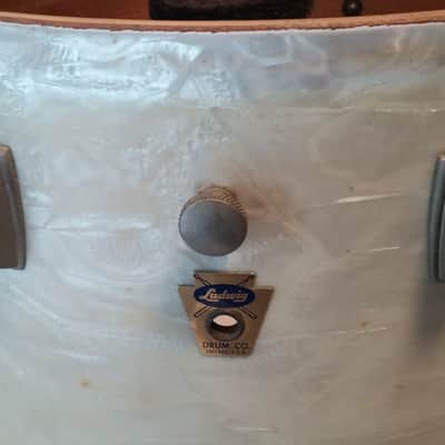 Ludwig 1959 Parade Marching Snare 15  White Marine Pearl WFL Transition Badge Nickel Hardware image 11