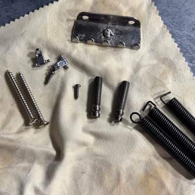 Fender 099-2050-000 American Series Stratocaster Tremolo Bridge Assembly 2010s - Chrome image 3
