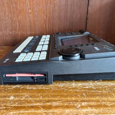 Yamaha QY700 Music Sequencer High-End Sequencer Workstation New internal battery image 7