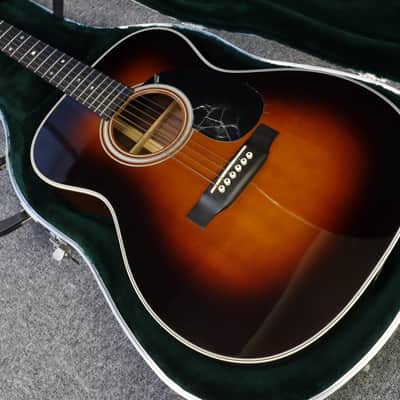 Martin 000-28 Sunburst Mint Condition w/original case image 3