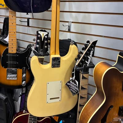 Fender American Standard Stratocaster with Maple Fretboard 1996 - 1997 - Vintage White image 2