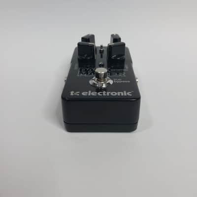 TC Electronic Dark Matter Distortion with Box image 10