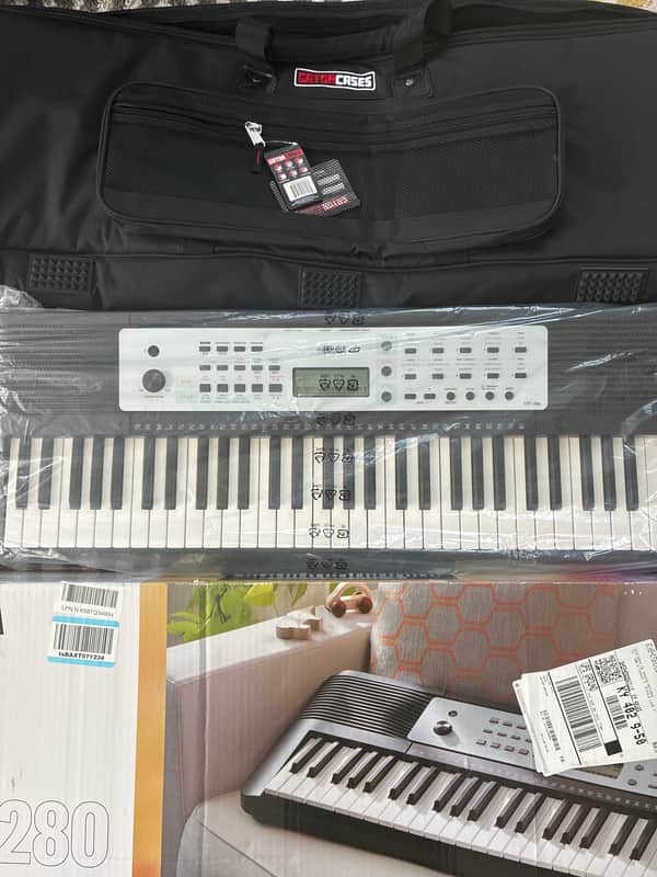 Yamaha YPT-280 61-Key Portable Keyboard w/ Gator Soft Case image 1