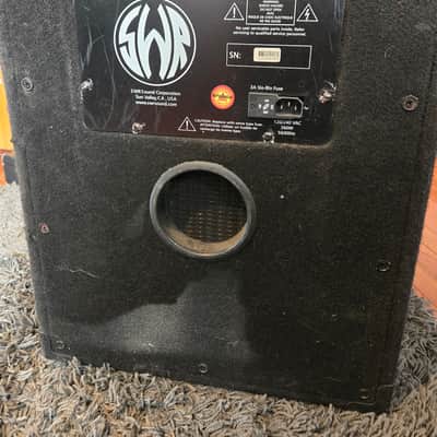 SWR SWR LA15 bass combo amplifier. - Black image 4