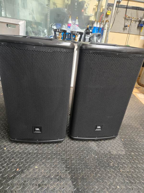 2x JBL EON712 2-Way 1300-Watt Powered Loudspeaker image 1
